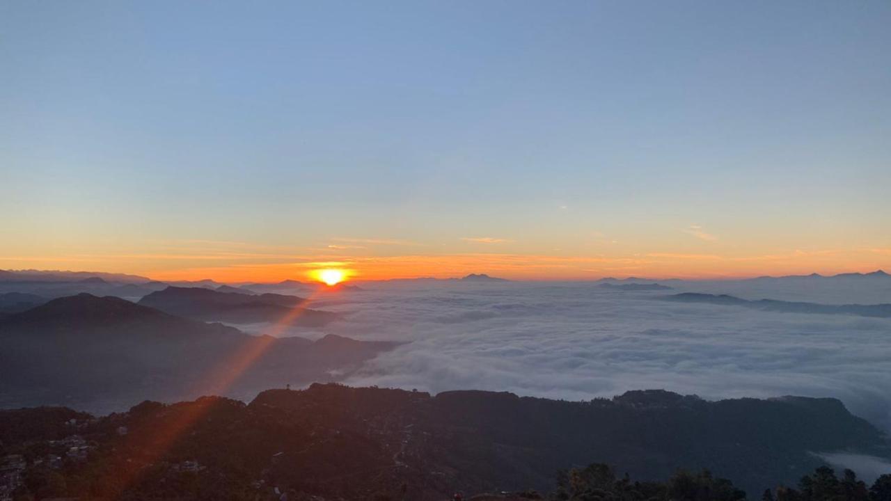 Hotel Pristine Himalaya Pokhara Bagian luar foto